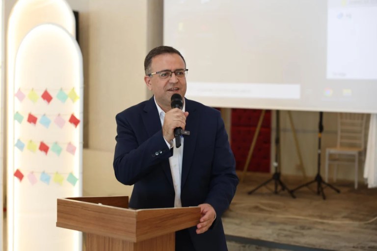 Minik Kalplerden Annelerine Sevgi Dolu Kutlama