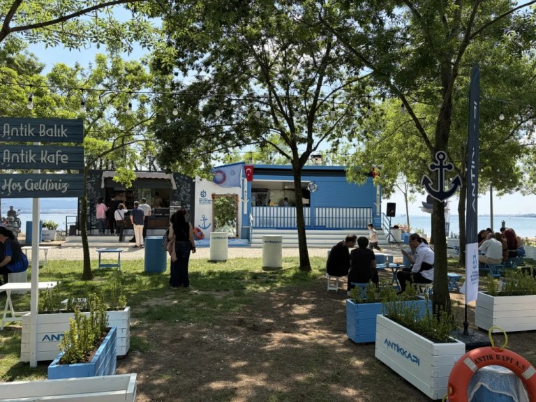 Balık Dürüm İzmit Sahili’nde Hizmete Açıldı