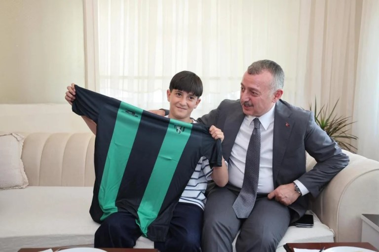Başkan Büyükakın’dan arefe günü anlamlı ziyaretler