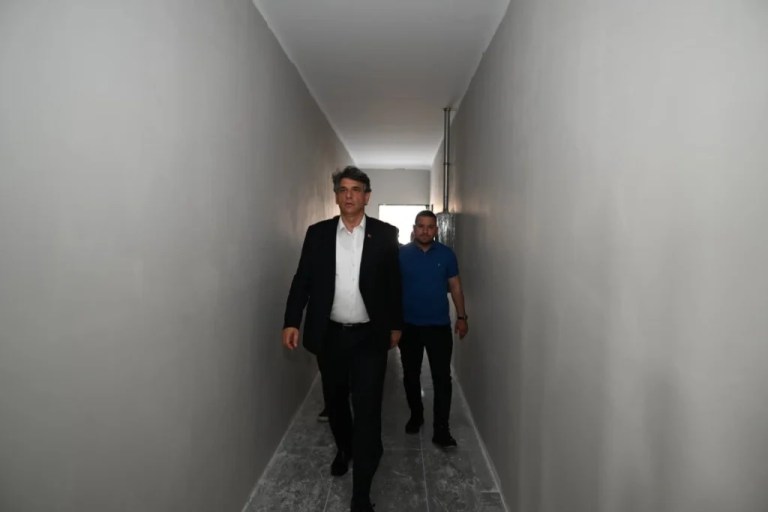 Başkan Kocaman Acısu Spor Salonu’nu inceledi
