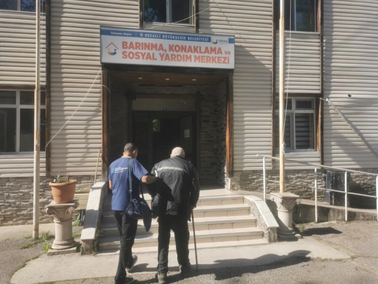 Çöp evden Büyükşehir desteğiyle yeni hayat
