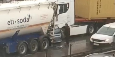 D-100’de otomobil hurdaya döndü!