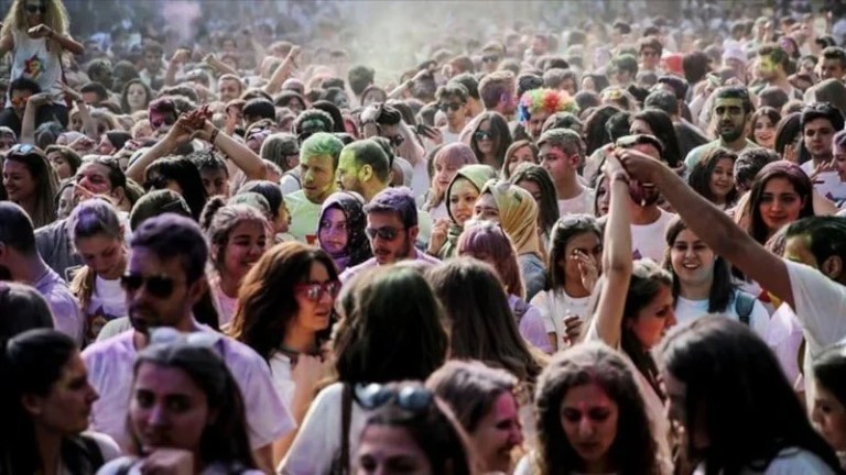 Türkiye’nin genç nüfus oranı düşüyor