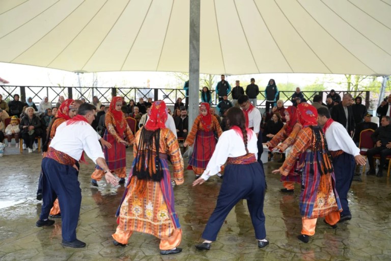 İzmit’te Hıdırellez coşkusu yağmurla arttı