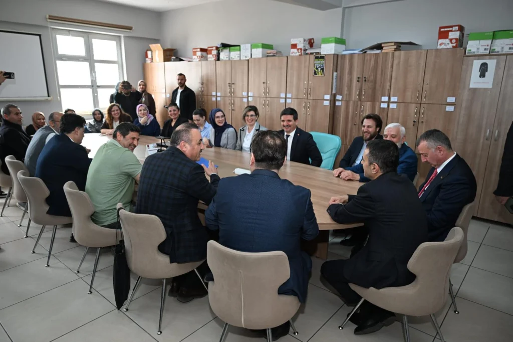 Vali ve Başkan okulda öğrencilerle buluştu
