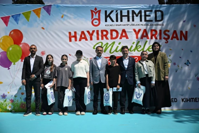 Vali Aktaş, Miniklerin Hayır Yarışına Ortak Oldu