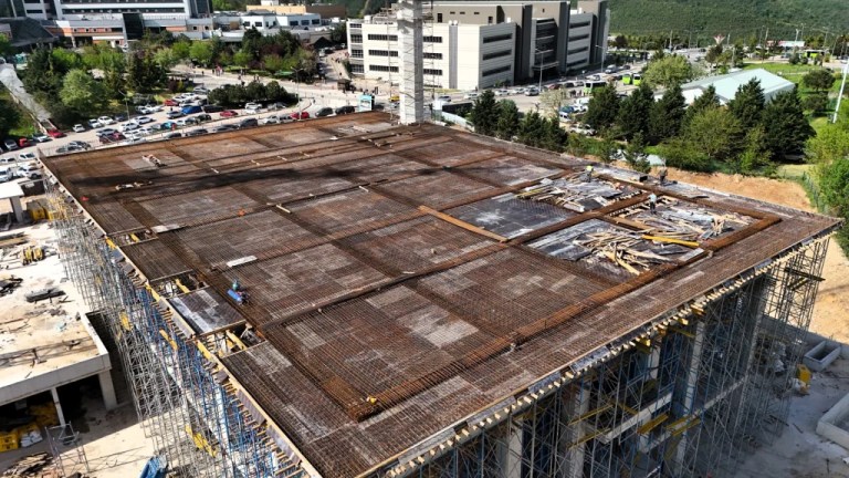 Umuttepe’de cami ve otopark yükseliyor