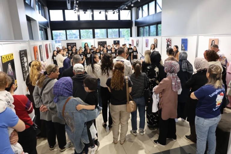 Kartepe’de Barış Manço sergisi ilgi topladı