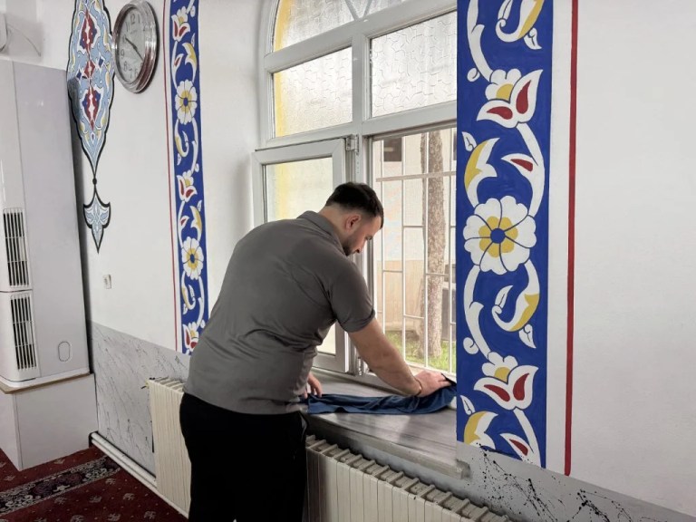 Kartepe’de camiler bayrama hazırlandı