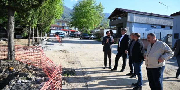Kartepe’de yeni mahalle meydanları yükseliyor