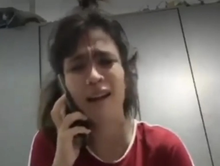 TikTok’ta şiddet kurgusu yapan kadın yakalandı!