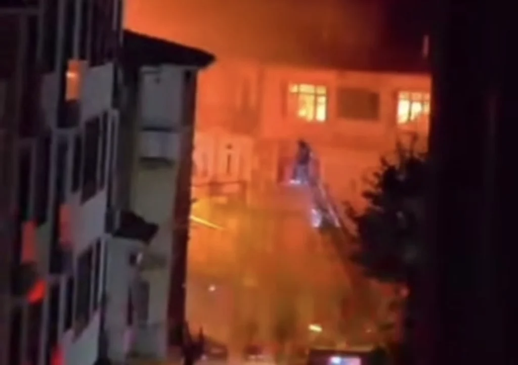 Darıca’da korkutan çatı yangını!