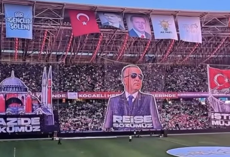 Kocaeli’de Erdoğan’a coşkulu koreografi