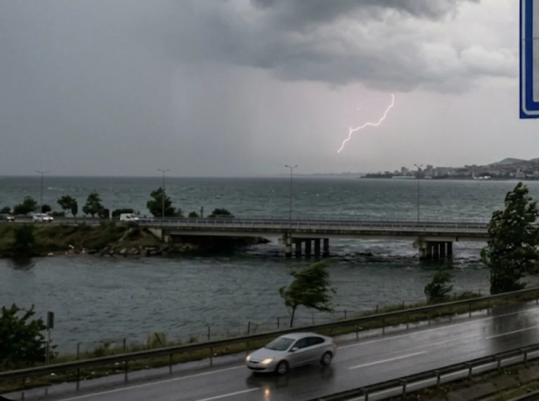 Kocaeli’ye kuvvetli sağanak uyarısı!