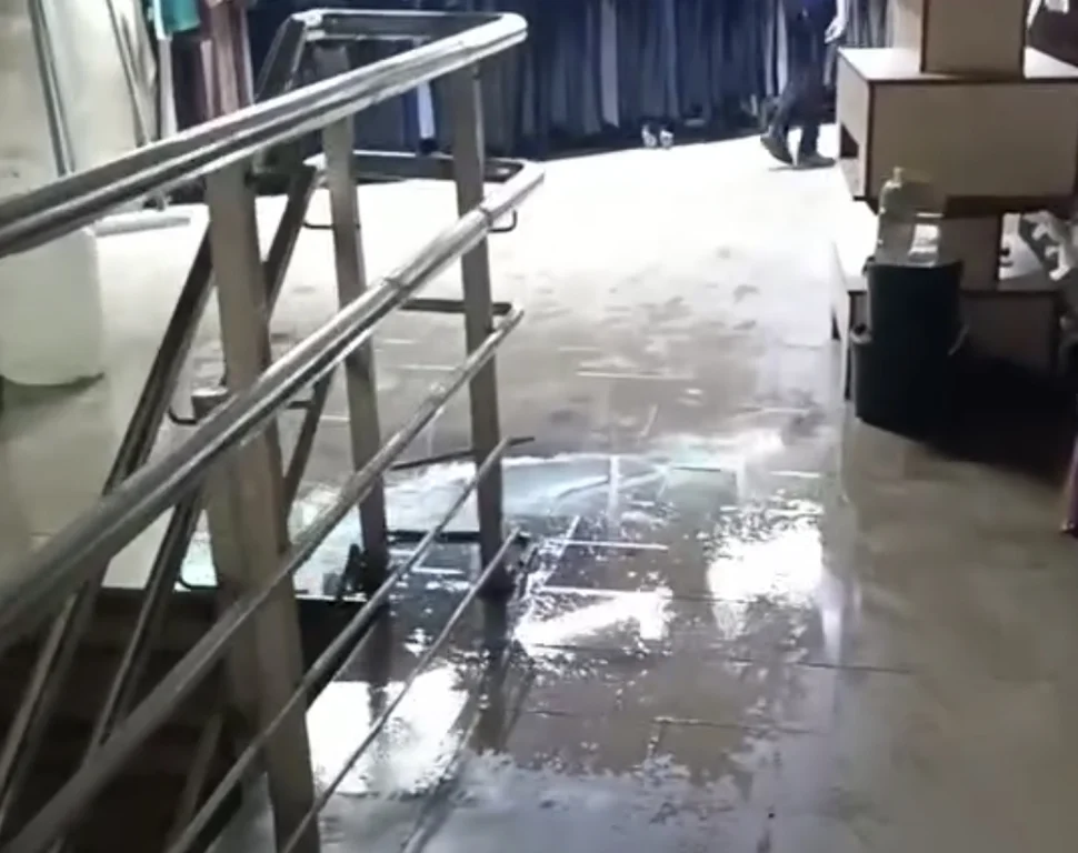 Karamürsel Belediyesi binasını su bastı