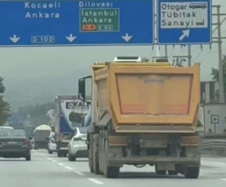 Gebze’de hafriyat kamyonu terör estirdi!