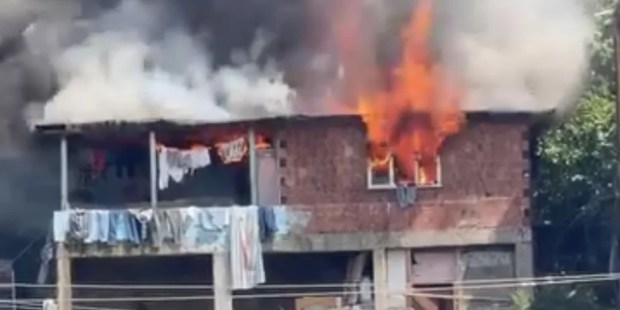 Dilovası’nda iki katlı ev yandı!