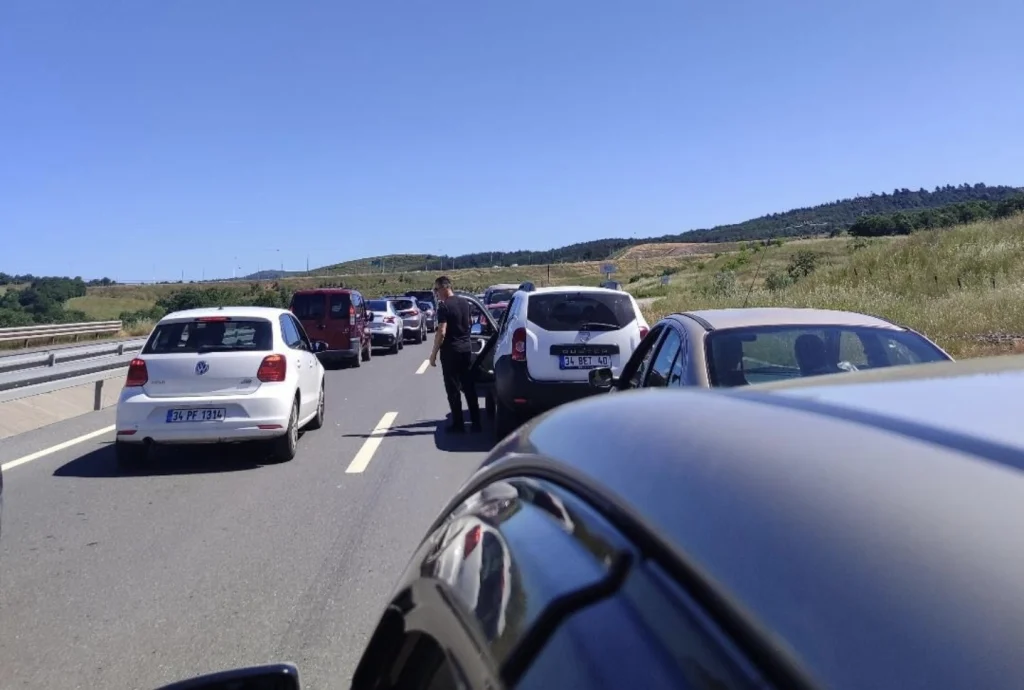 Gebze’de bayram trafiği sağlık ekiplerini zorladı!