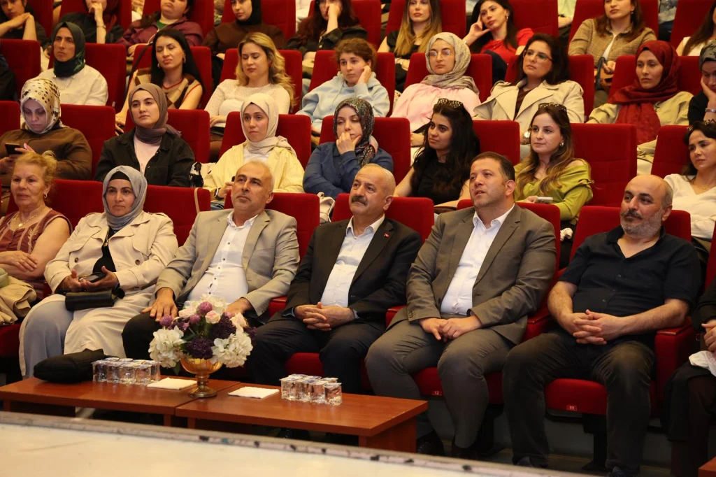 Gebze’de Beyhan Budak’a yoğun ilgi