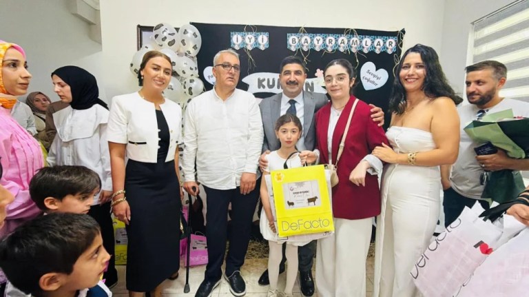 Enver Yıldırım’dan özel çocuklara bayramlık desteği