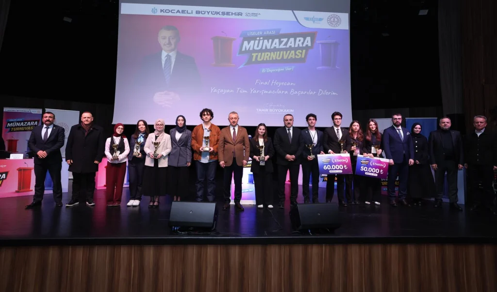 Başkan Büyükakın gençlerden çok etkilendi