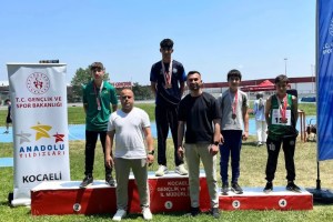 Çayırova sporcuları kupaları topladı