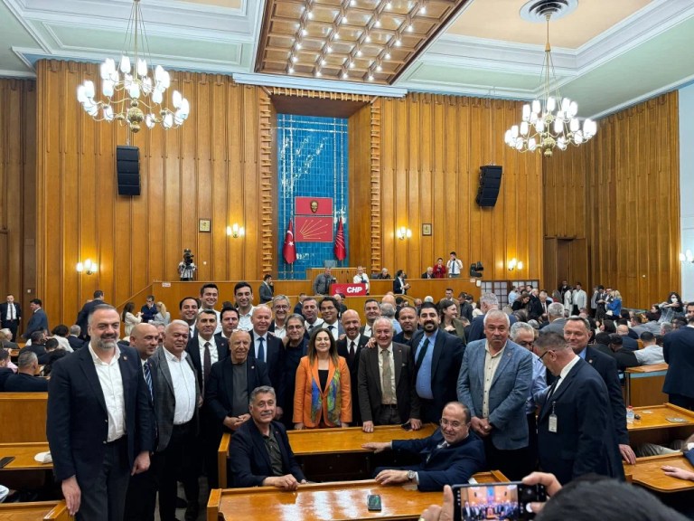 Kocaeli’den Özgür Özel’e güçlü destek
