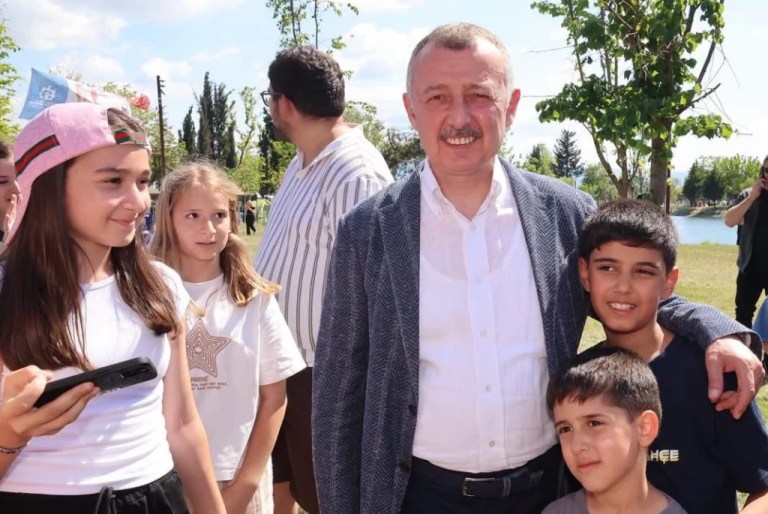 Büyükakın’dan çocuklara eğlence dolu bir gün
