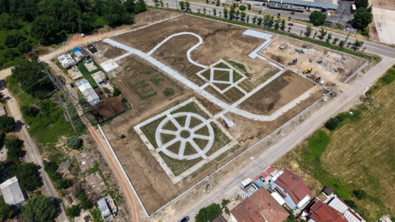 Başiskele Gül Bahçesi ilk güllerle buluştu
