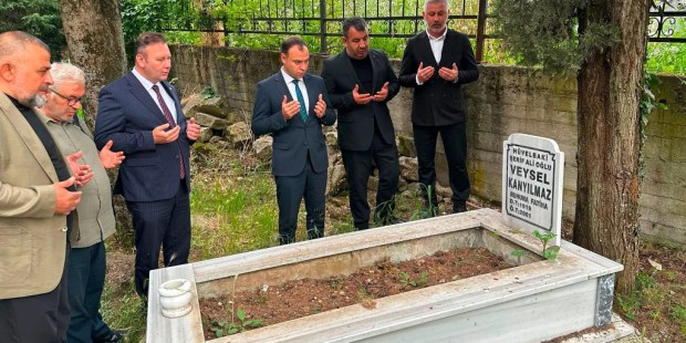 MHP Kocaeli’den anlamlı kabristan ziyareti