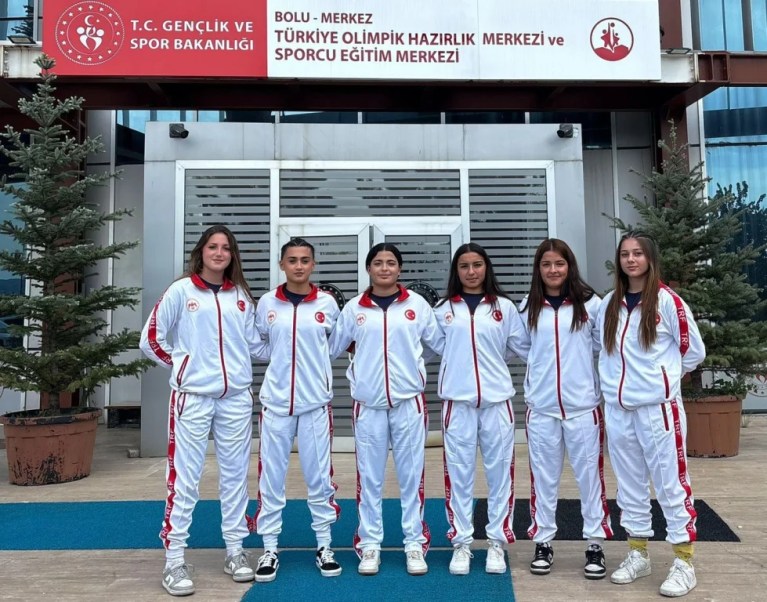 Körfezli ragbiciler milli takım kampında