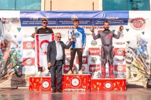 Kağıtspor kürsüden inmiyor