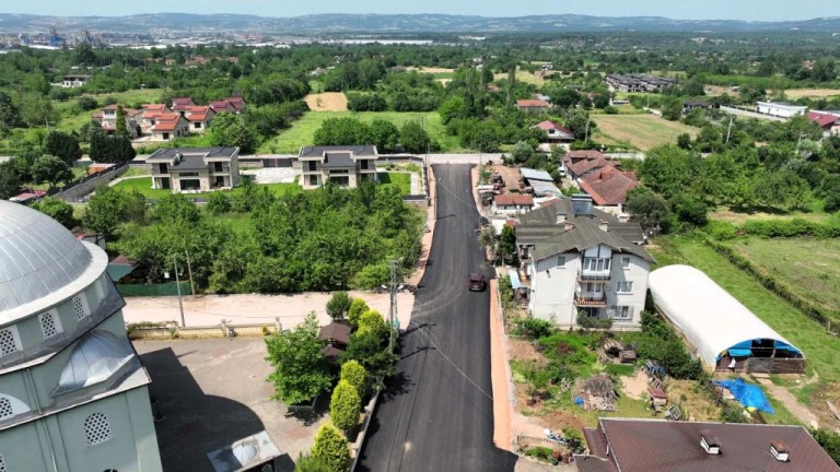 Kartepe’de üç mahallenin yolları yenileniyor