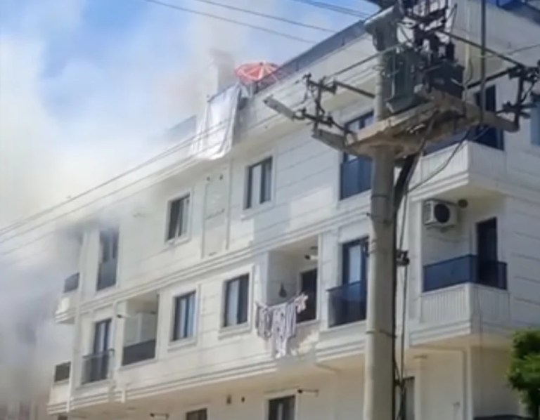 Darıca’da yangından anne ve 2 çocuğu kurtarıldı!