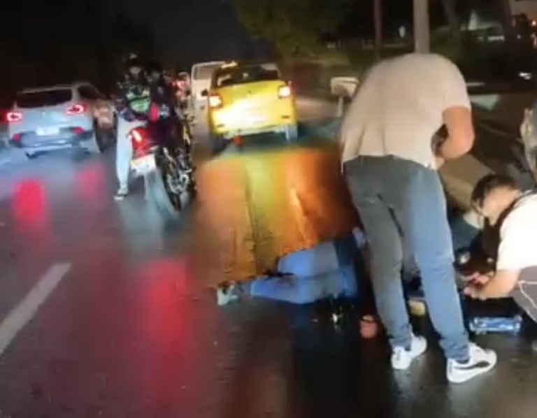 Derince’de yağlı yol zincirleme kazaya yol açtı!