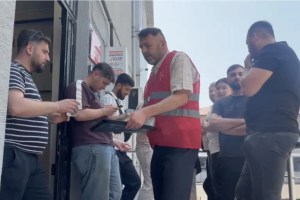 MHP Dilovası’ndan vatandaşlara sıcak ikram