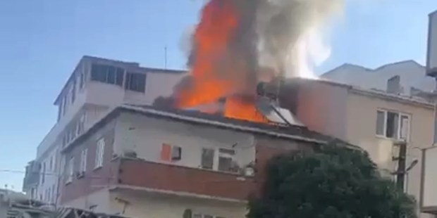Gebze’de çatı yangını paniği!