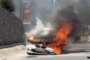 Gebze’de otomobil alev alev yandı!