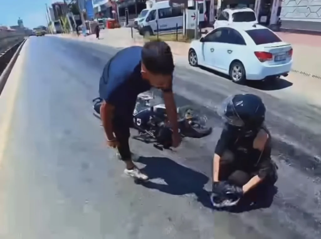 Körfez’de yağ sızıntısı motosikletleri devirdi!