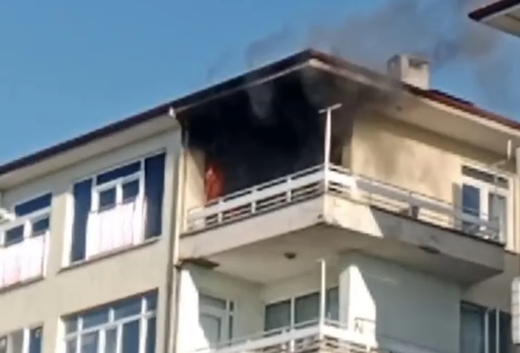 Karamürsel’de çatı yangını korkuttu!