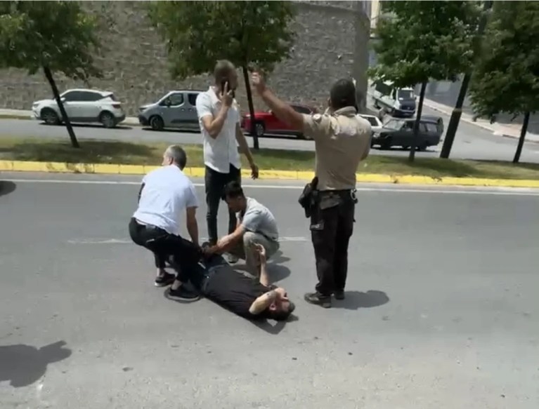 Adliye önünde silahlı saldırı!