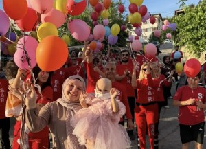 Minik Azra için umut balonları uçuruldu