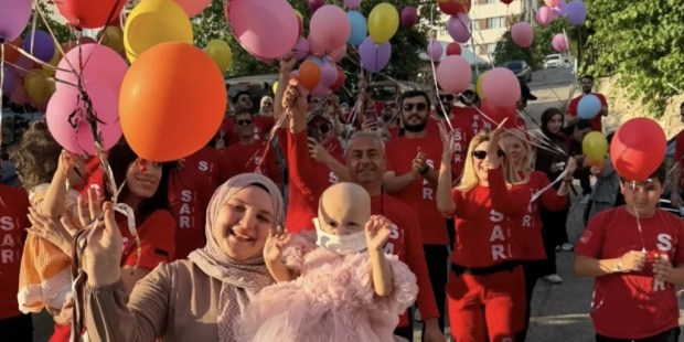 Minik Azra için umut balonları uçuruldu