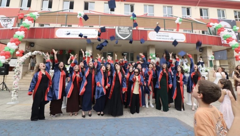 Yıldız Entegre Okullarında mezuniyet coşkusu