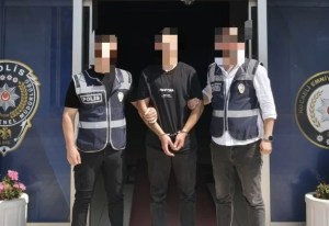 Firari cephanelik ve uyuşturucuyla yakalandı!