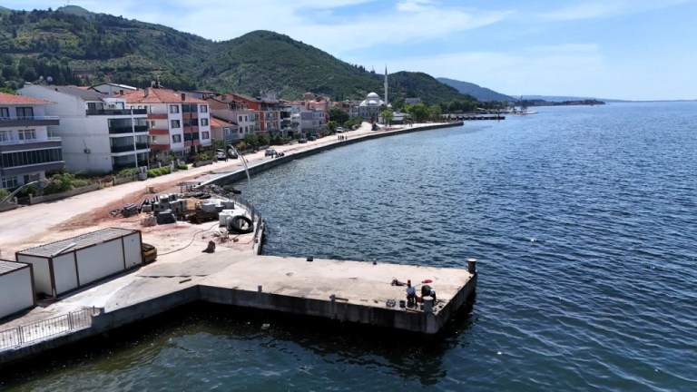 Ulaşlı’da dalga kırıcı set taşkınları önleyecek