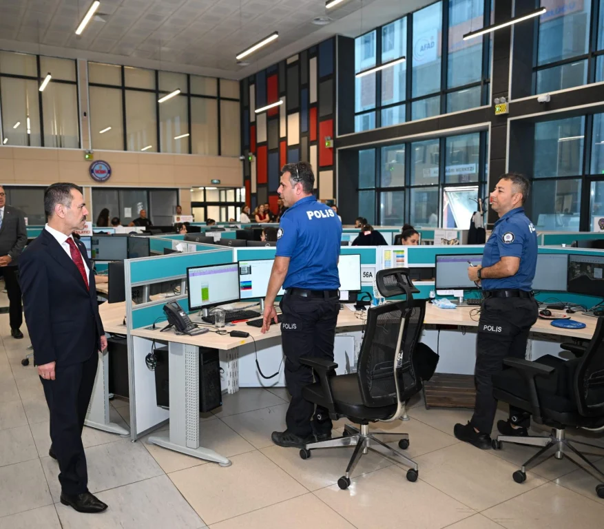 Vali Aktaş 112 Acil Çağrı Merkezi’ni ziyaret etti