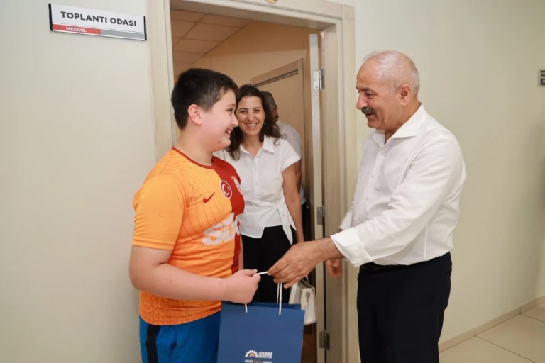 Minik Öğrencilerden Başkan Büyükgöz’e Ziyaret