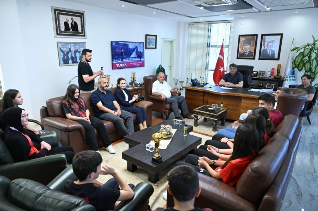Genç sporcular başarılarını Başkan Kocaman’la paylaştı