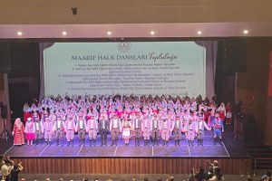 Öğretmenlerden unutulmaz halk dansları şöleni